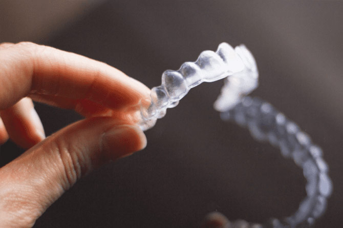 Clear Aligners: Orthodontist vs Direct-to-Consumer Company